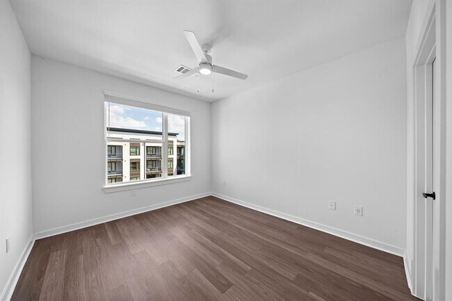 Foto del edificio - 10421 Deerwood Rd