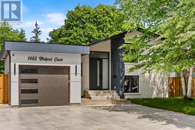 Photo du bâtiment - 1495 Thetford Ct