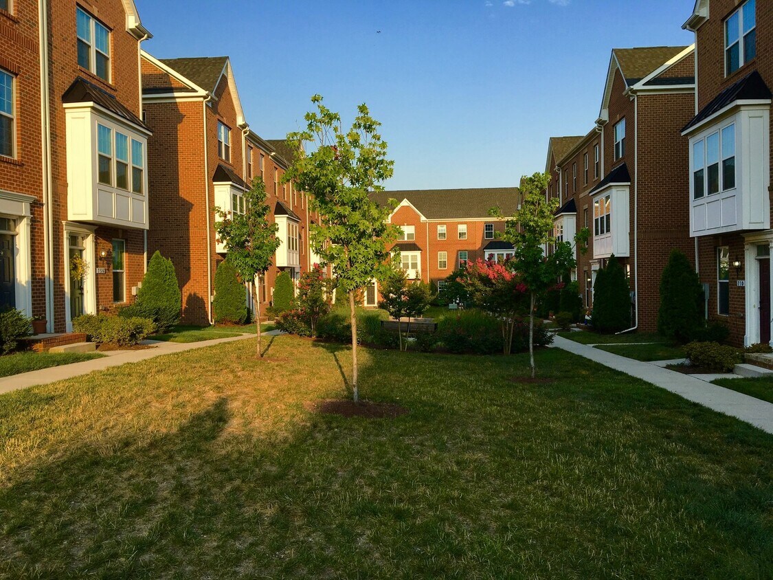 Foto principal - Charming 2Bed/2.5Bath in Greektown, MD!