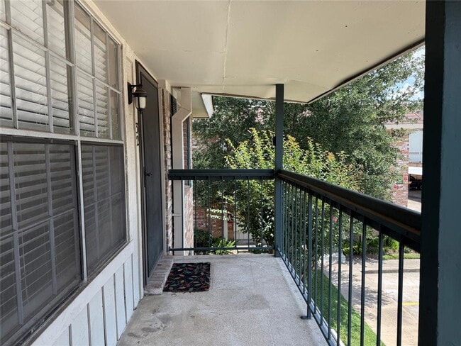 Building Photo - 845 Augusta Dr