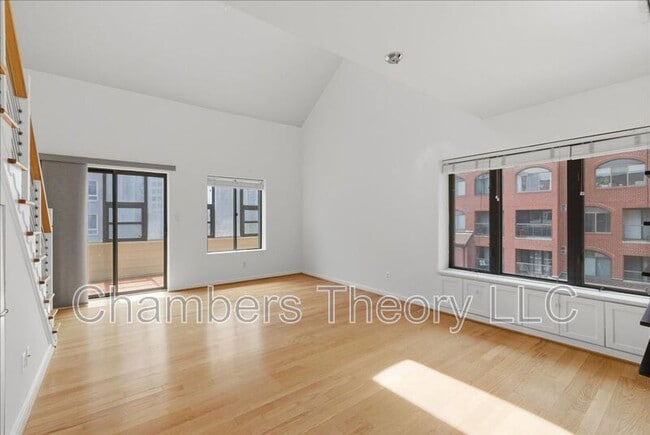 Photo - 1020 N Stafford St Apartment