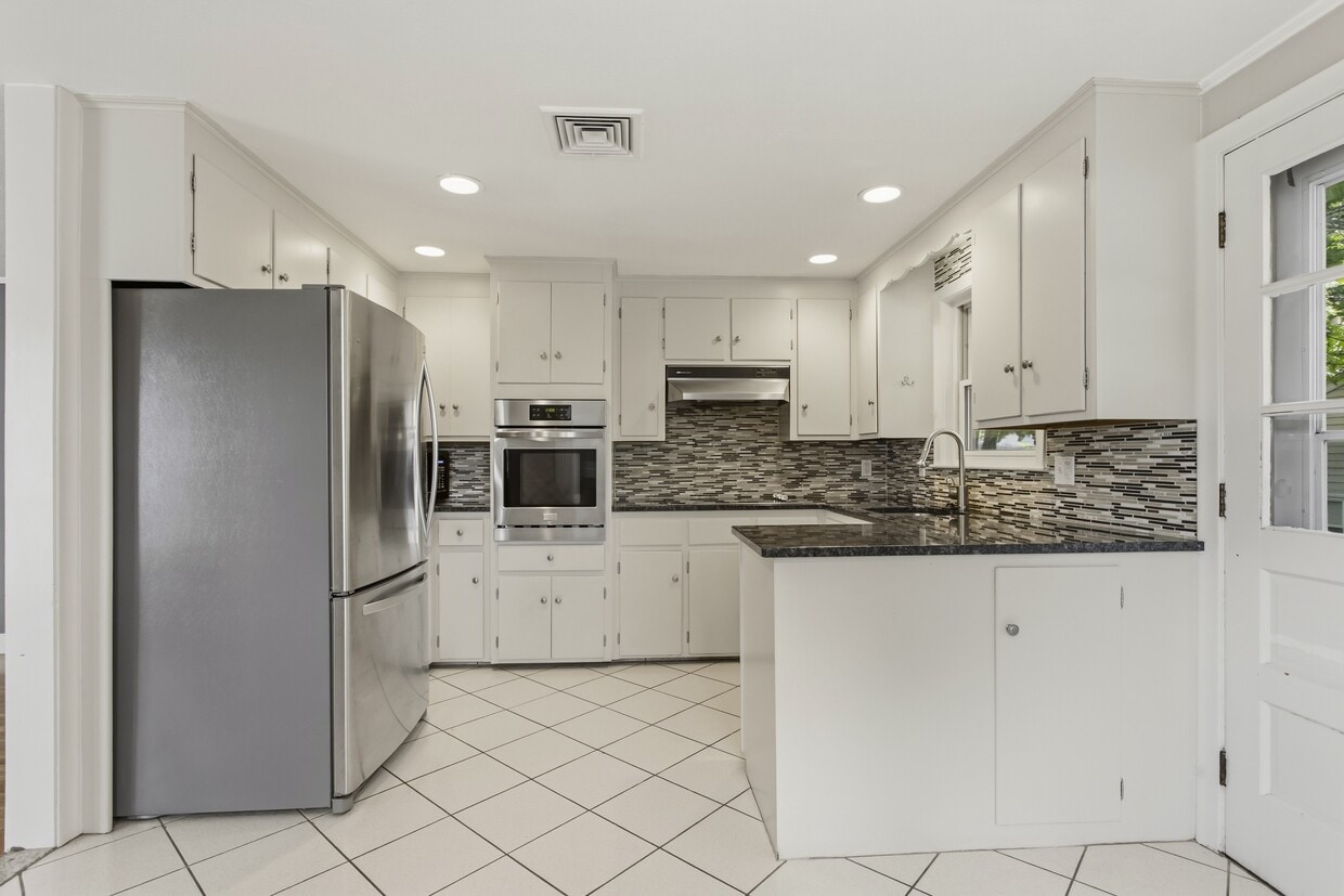 Photo - 1364 Trapelo Rd (Waltham, MA)