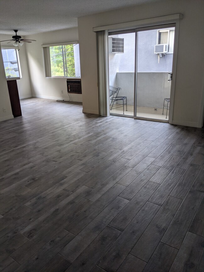 Living room - 1231 N Ogden Dr