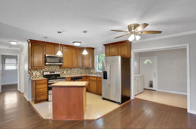 Foto del edificio - 7415 Leroy Dr