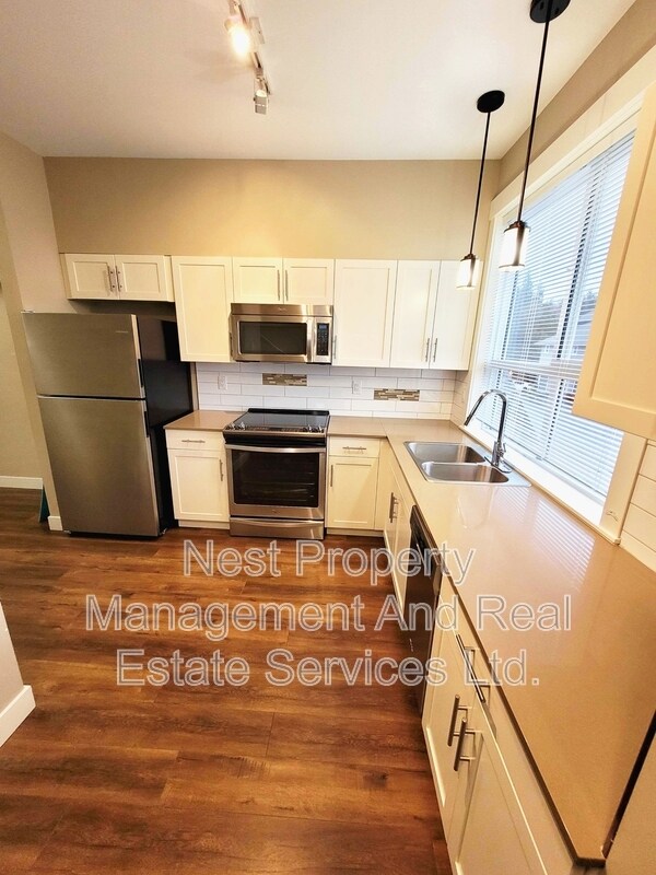 Building Photo - 110-110 Baxter Ave