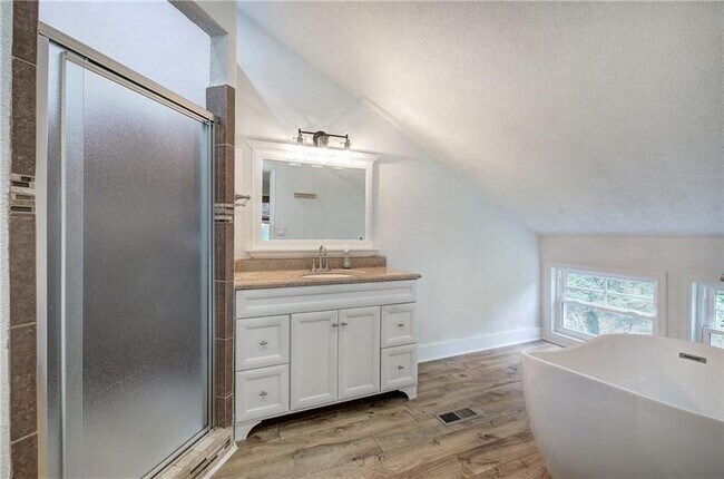 Foto del edificio - 5217 Highland Trail