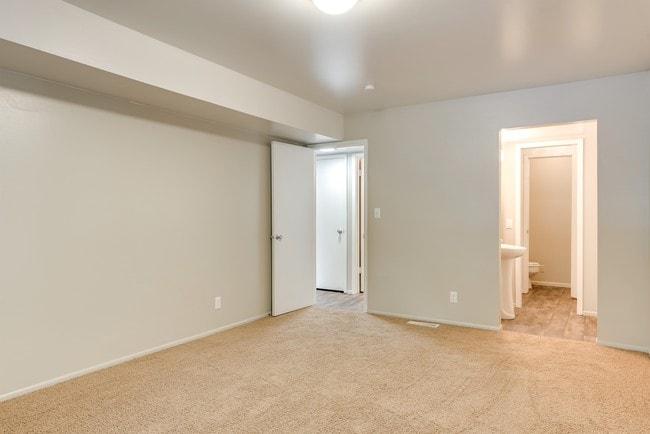 Building Photo - Miller Estates Apartments