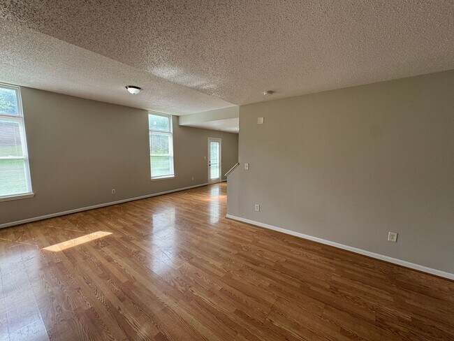 Building Photo - 10531 Kensil St