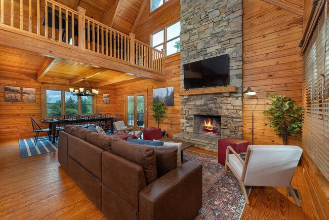 Building Photo - 2224 Brevard Rd