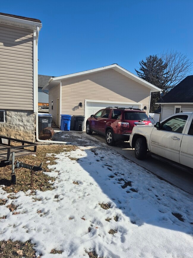 Building Photo - 353 S Ludington St