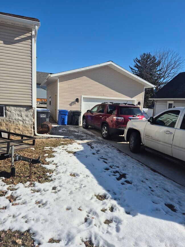 Foto del edificio - 353 S Ludington St