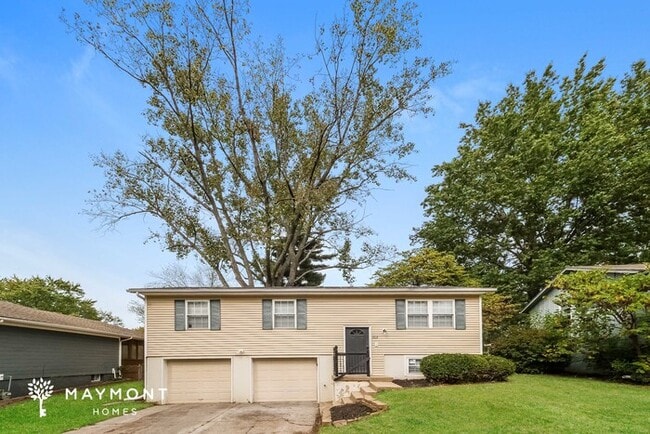 Building Photo - 313 NE Lakeview Dr