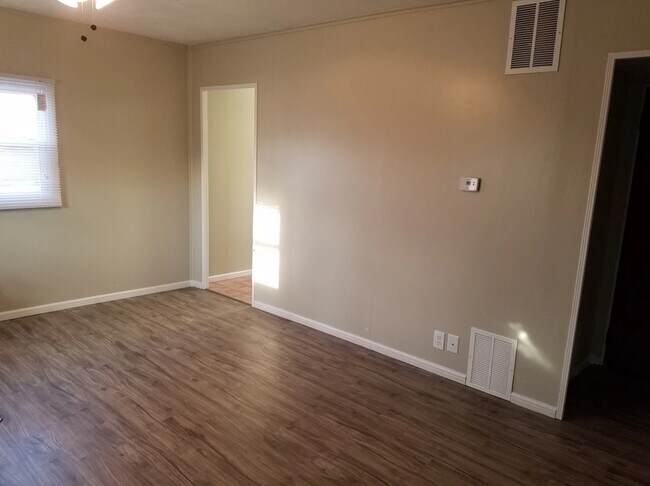 Building Photo - 326 Miller Ave