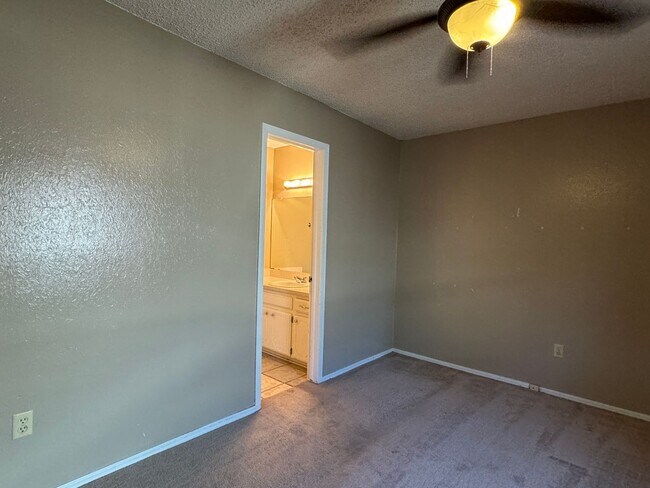 Foto del edificio - 7909 NW Terrace Hills Blvd