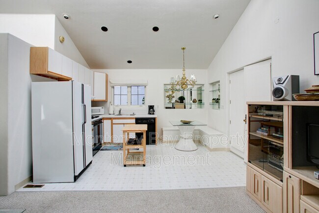 Building Photo - 3149 Pico Ave
