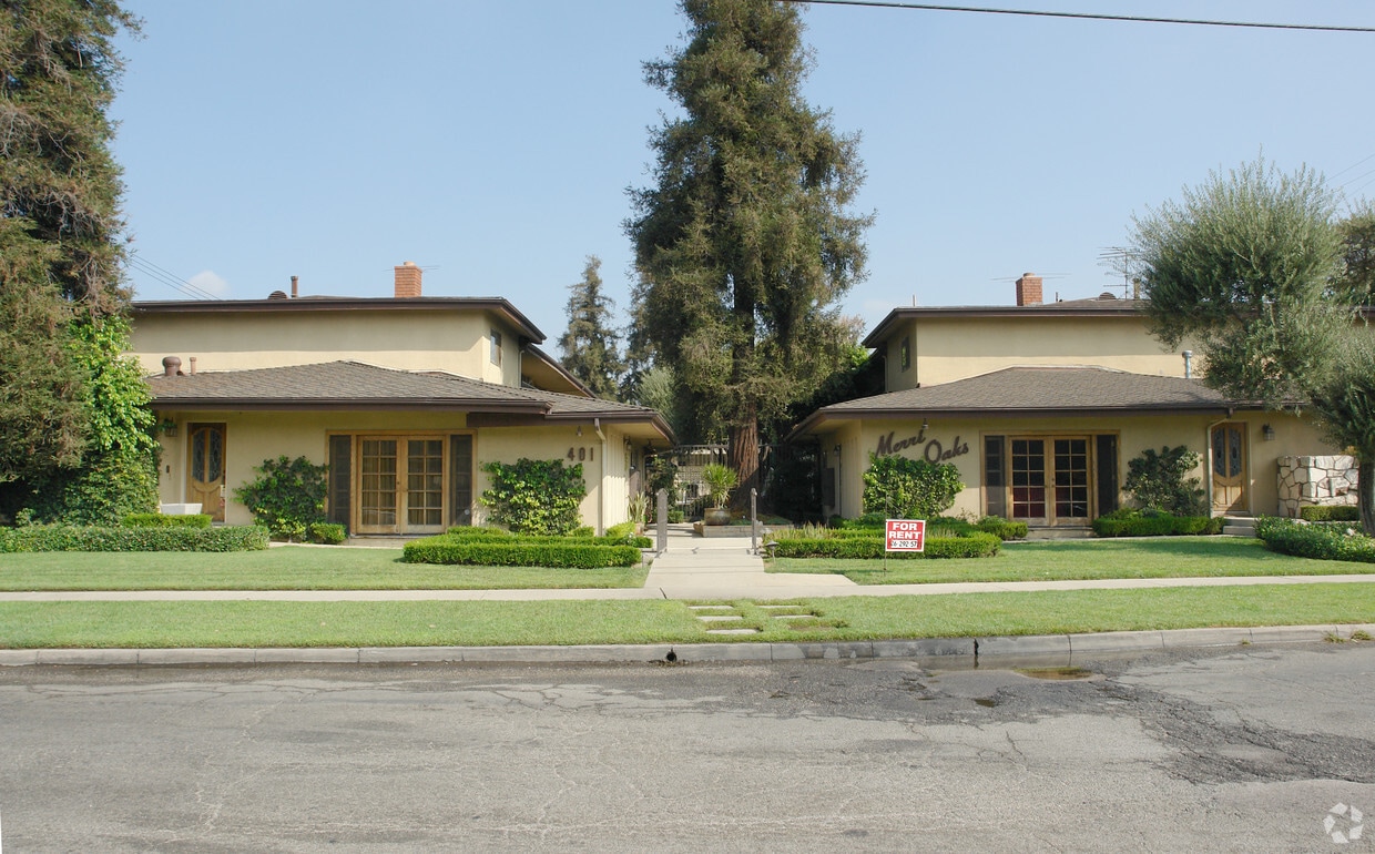 Primary Photo - Merri Oaks
