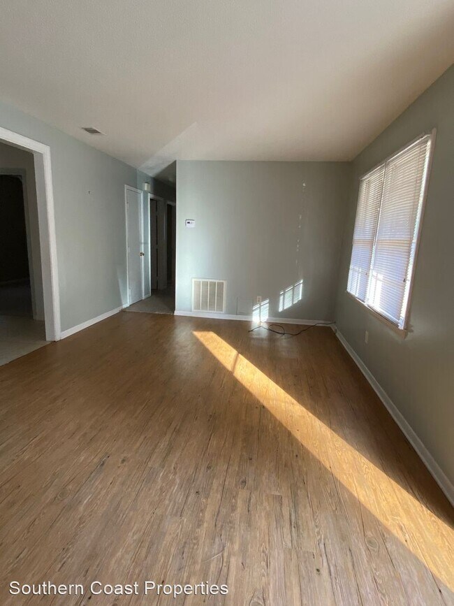 Building Photo - 3 br, 1 bath House - 132 Fowler Street