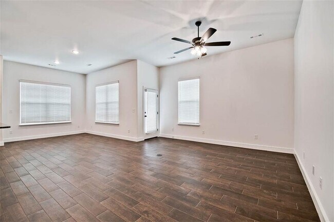 Building Photo - 2140 Bluestem Dr