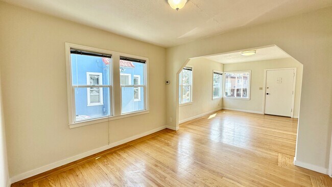 Foto del edificio - Large & Sunny House & Backyard in a Tranquill Neighborhood of El Cerrito