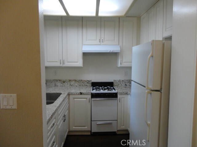 Building Photo - 64 Gavilan