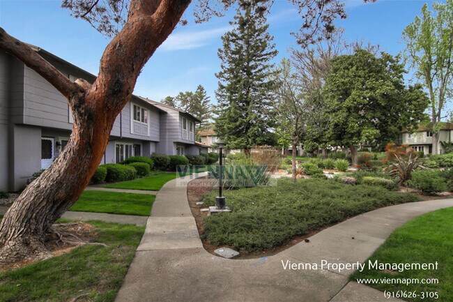 Foto del edificio - 8716 Woodman Way