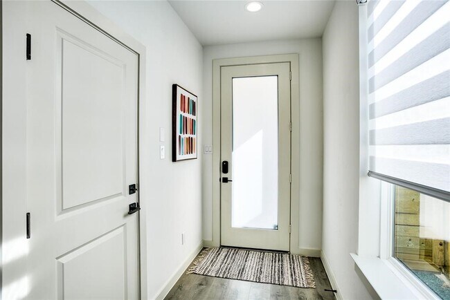 Foto del edificio - 3402 Daphne St
