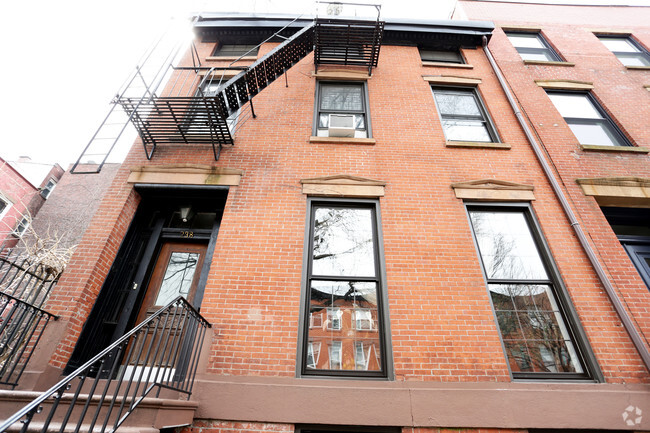 Building Photo - 238 Degraw St