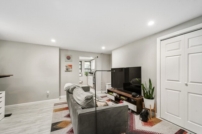 Photo - 519.5 Manila Ave House