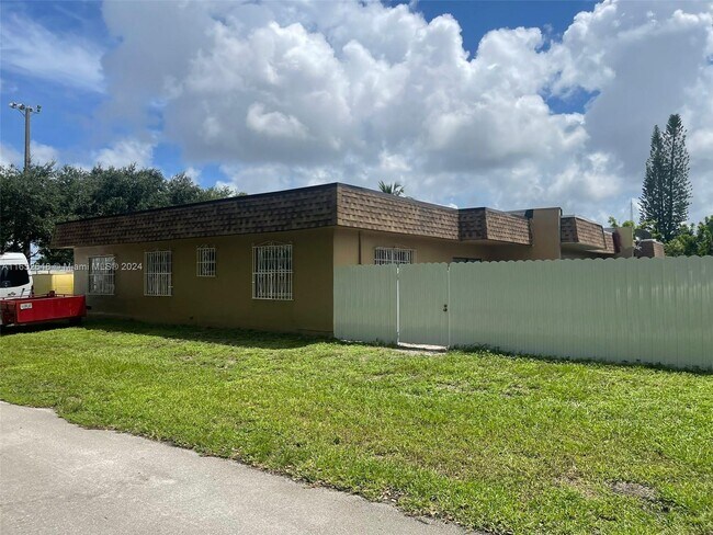 Building Photo - 20840 NW 23rd Ave