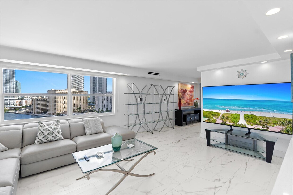 Foto principal - 121 Golden Isles Dr