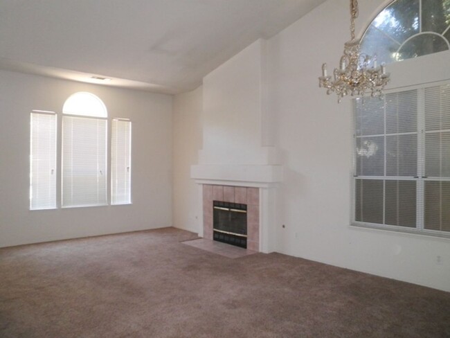 Building Photo - Desirable Home in Weston Ranch