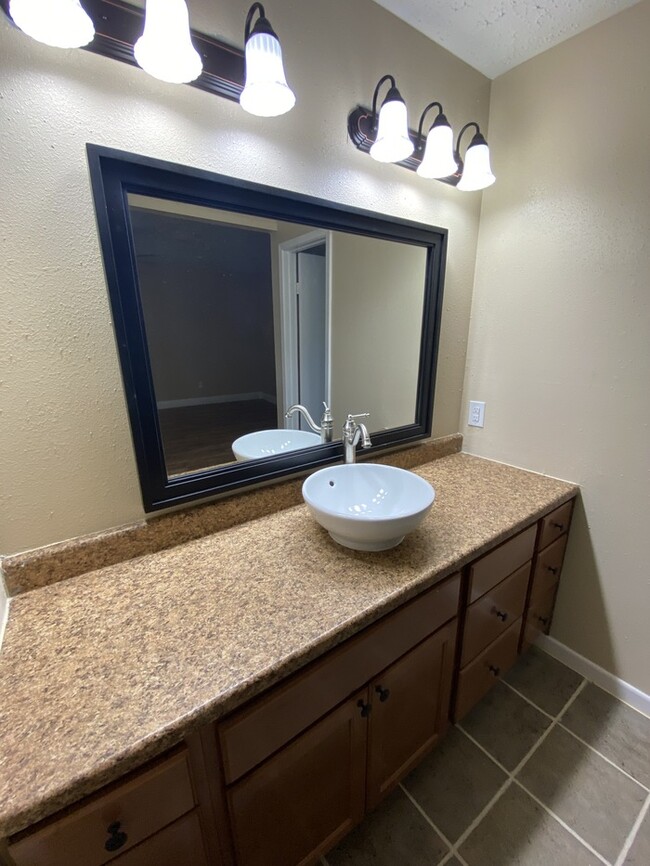 Foto del edificio - 2211 Autumn Springs Ln
