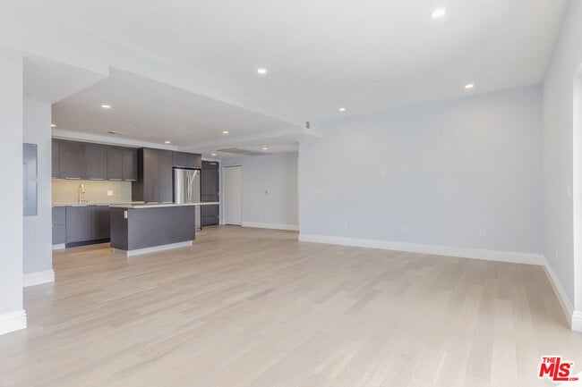 Building Photo - 2939 Leeward Ave