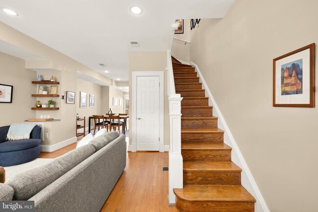 Building Photo - 407 Delafield Pl NW
