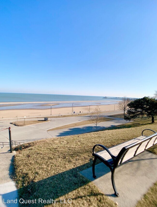 Foto del edificio - 3 br, 1 bath Apartment - 1701 North Main St.