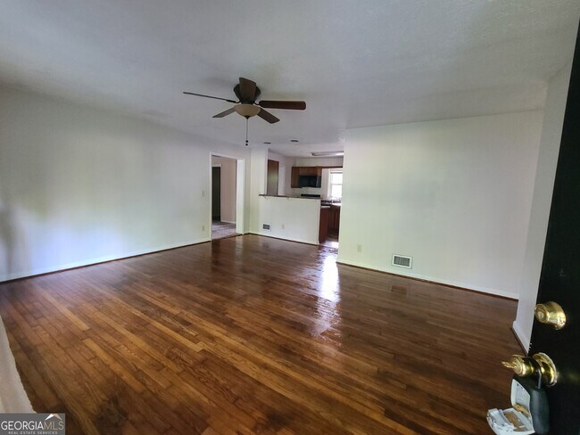 Foto del edificio - 6324 Natha Ave