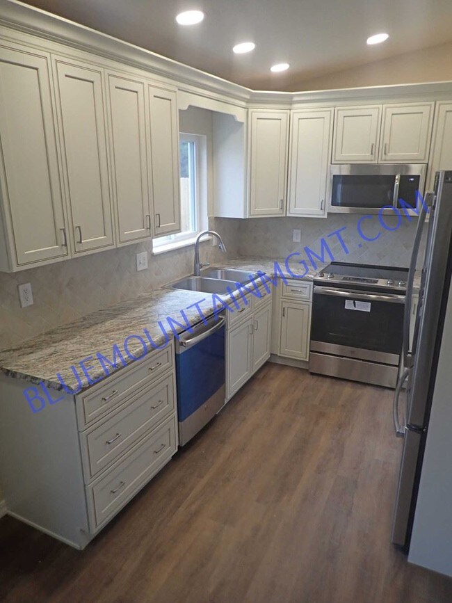 Foto del edificio - 3 br, 1.5 bath House - 3555 Rockhampton Court