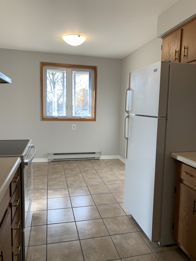 Building Photo - 227 Highview Dr