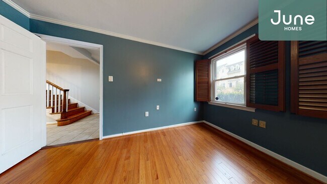 Foto del edificio - Queen room in 7-bed/4.0-bath Home