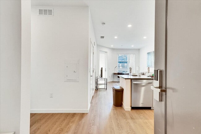 Building Photo - 593 Camino De La Reina