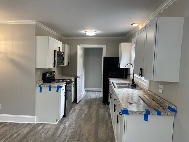 Building Photo - 34 8th Avenue Dr SE