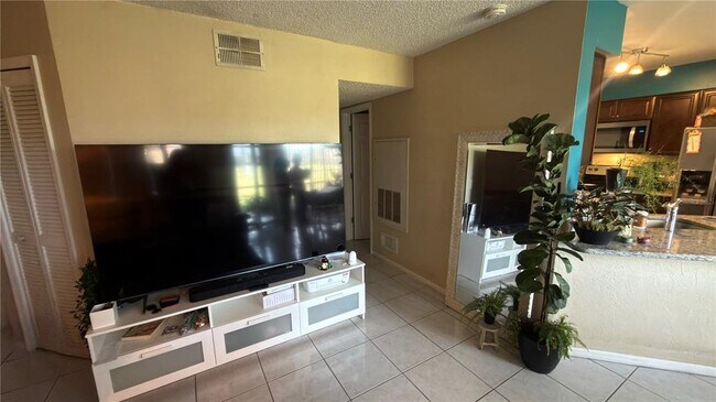 Foto del edificio - 4690 Pembrook Pl