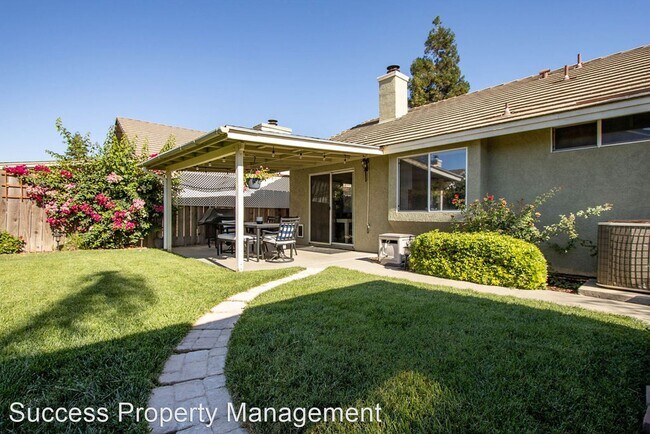 Building Photo - 3 br, 2 bath House - 1080 E Springer Dr.
