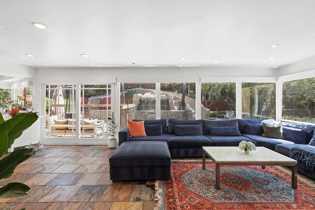 Foto del edificio - 2355 Stormcroft Ct