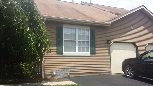 Attached Garage - 650 Alder Ct