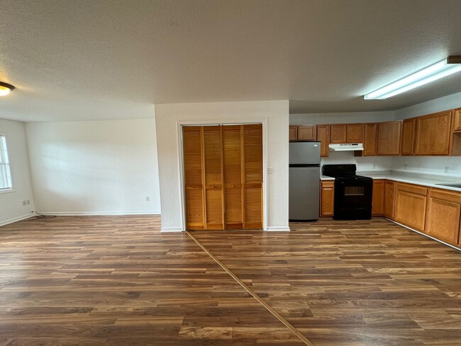 Building Photo - Candler - Two Bedroom Apt Ready for Occupa...