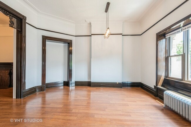 Building Photo - 3136 S Prairie Ave