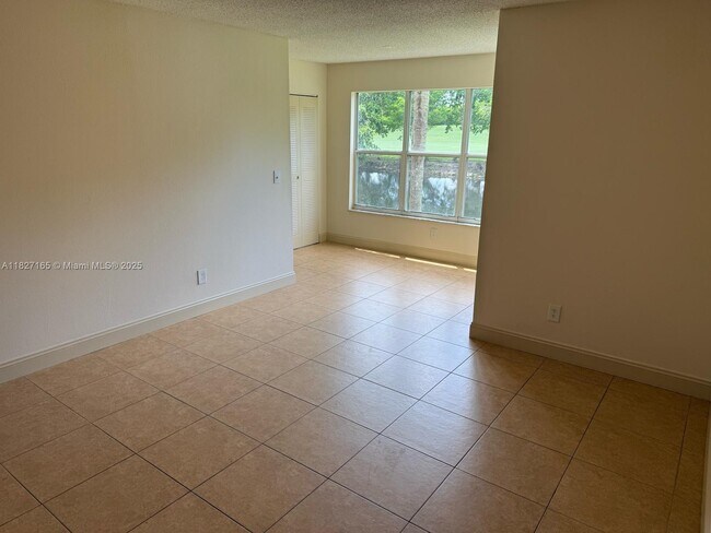 Building Photo - 457 Vista Isles Dr