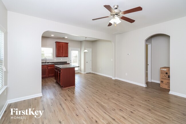 Foto del edificio - 400 Hill Crest Cir