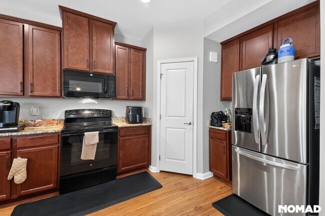 Foto del edificio - 676 Twisted Oak Ct